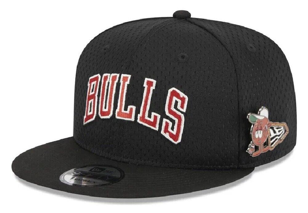 New Era Flat Brim 9FIFTY Post-Up Pin Chicago Bulls NBA Black Snapback Cap